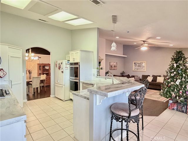 7915 Outpost Road, Oak Hills, CA 92344