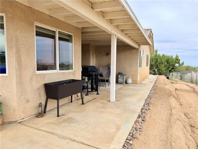 7915 Outpost Road, Oak Hills, CA 92344