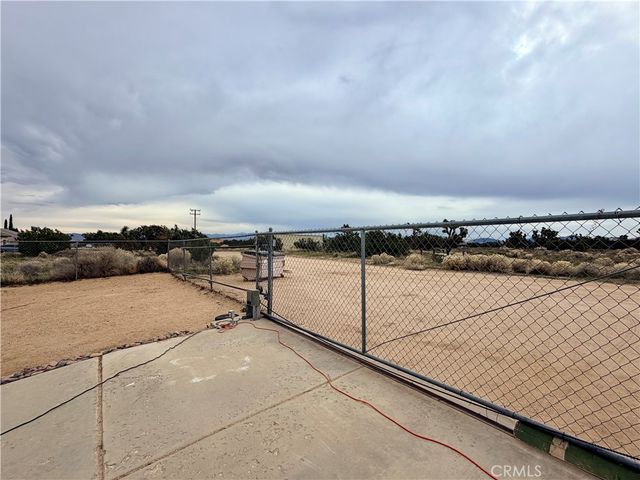 7915 Outpost Road, Oak Hills, CA 92344