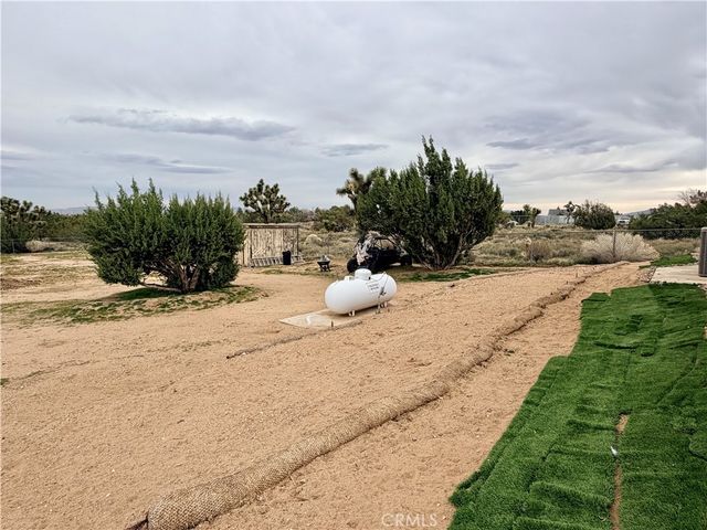 7915 Outpost Road, Oak Hills, CA 92344