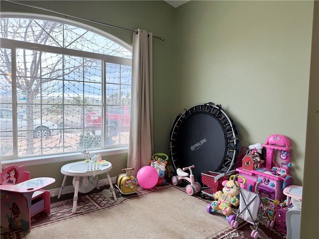 7915 Outpost Road, Oak Hills, CA 92344