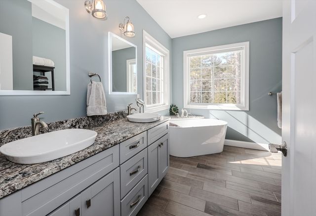 18 Highclere Rd, Windham, NH 03087