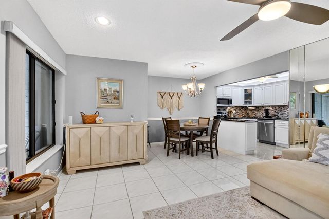 207 Pine Hov Circle D2, Greenacres, FL 33463