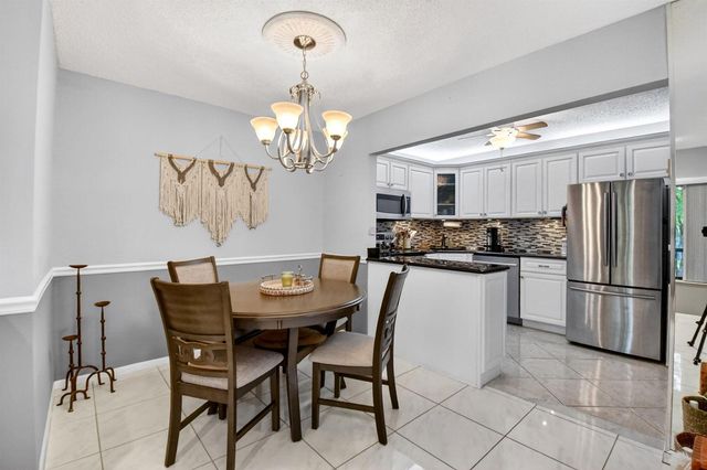 207 Pine Hov Circle D2, Greenacres, FL 33463