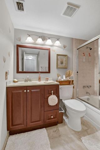 207 Pine Hov Circle D2, Greenacres, FL 33463