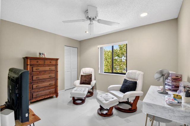 207 Pine Hov Circle D2, Greenacres, FL 33463