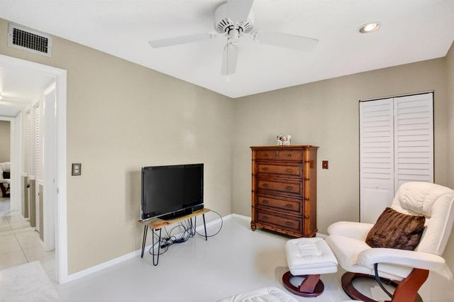 207 Pine Hov Circle D2, Greenacres, FL 33463