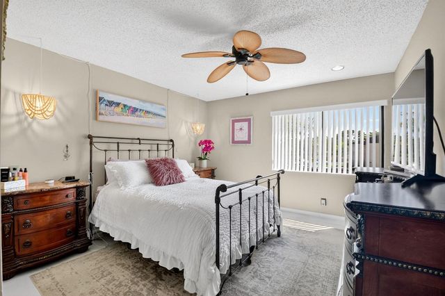 207 Pine Hov Circle D2, Greenacres, FL 33463