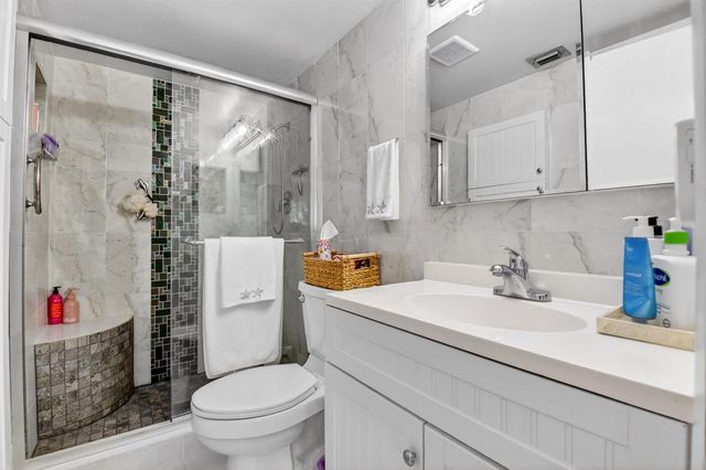 207 Pine Hov Circle D2, Greenacres, FL 33463