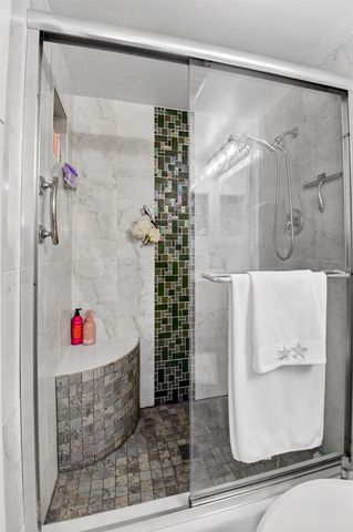 207 Pine Hov Circle D2, Greenacres, FL 33463