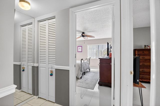 207 Pine Hov Circle D2, Greenacres, FL 33463