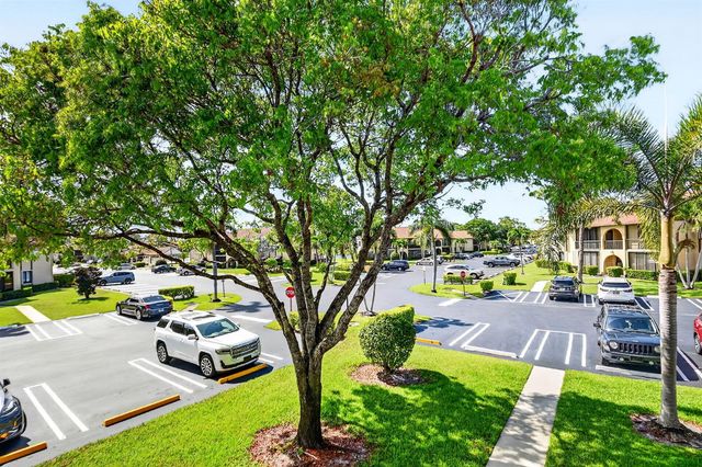 207 Pine Hov Circle D2, Greenacres, FL 33463