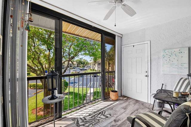 207 Pine Hov Circle D2, Greenacres, FL 33463