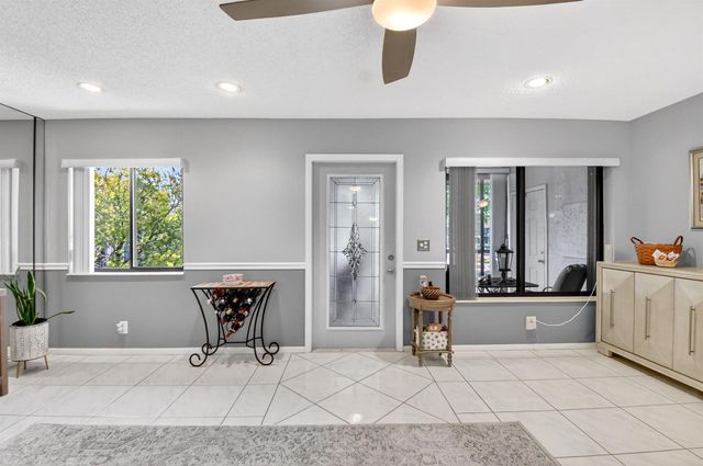 207 Pine Hov Circle D2, Greenacres, FL 33463