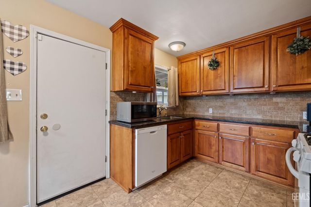 1313 Maitland Drive, Bakersfield, CA 93304