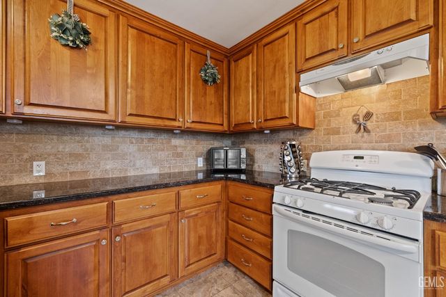 1313 Maitland Drive, Bakersfield, CA 93304