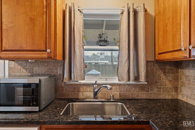 1313 Maitland Drive, Bakersfield, CA 93304