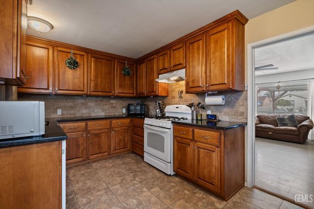 1313 Maitland Drive, Bakersfield, CA 93304