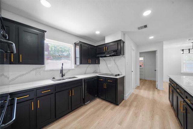 13715 Whichurch Way, Houston, TX 77015