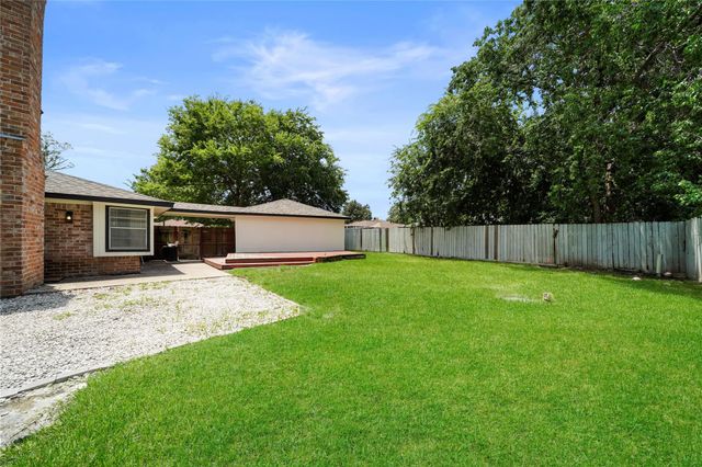 13715 Whichurch Way, Houston, TX 77015