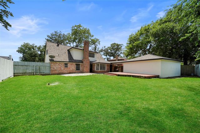 13715 Whichurch Way, Houston, TX 77015