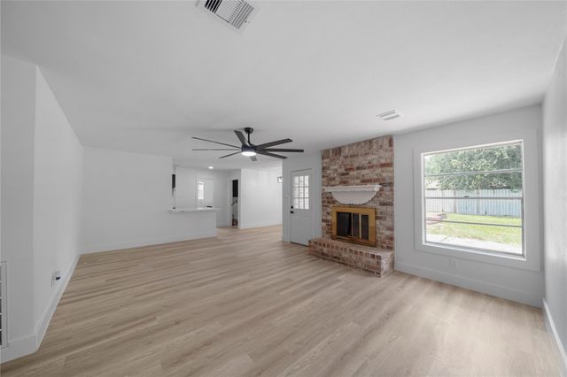 13715 Whichurch Way, Houston, TX 77015
