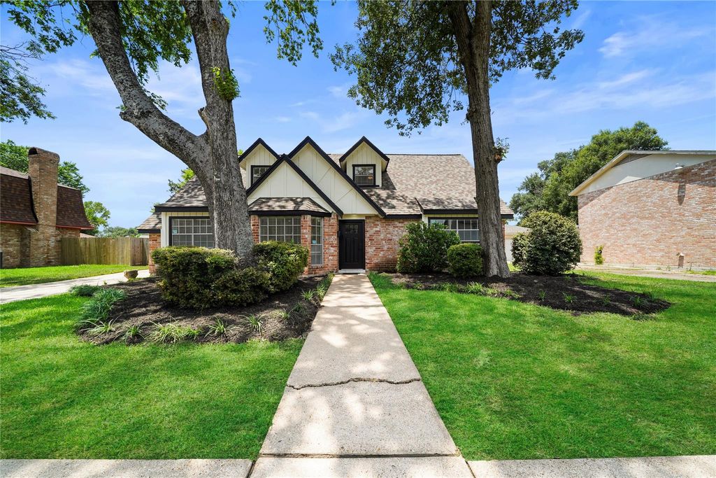 13715 Whichurch Way, Houston, TX 77015