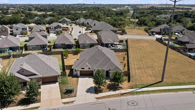 1205 Knowles DR, Hutto, TX 78634