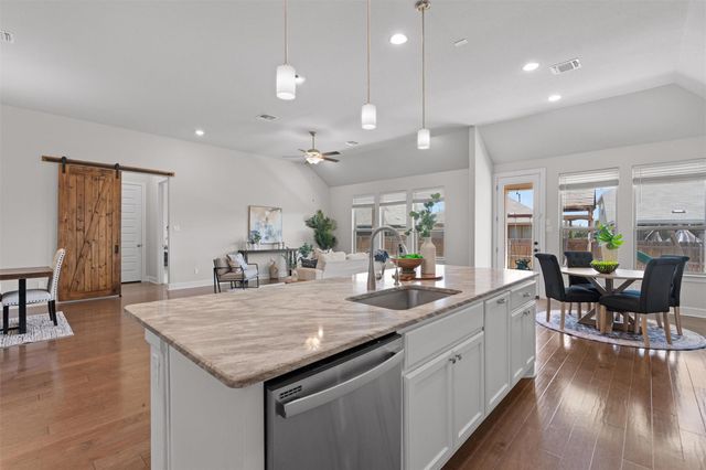 1205 Knowles DR, Hutto, TX 78634