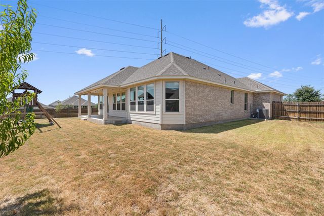 1205 Knowles DR, Hutto, TX 78634