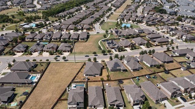 1205 Knowles DR, Hutto, TX 78634