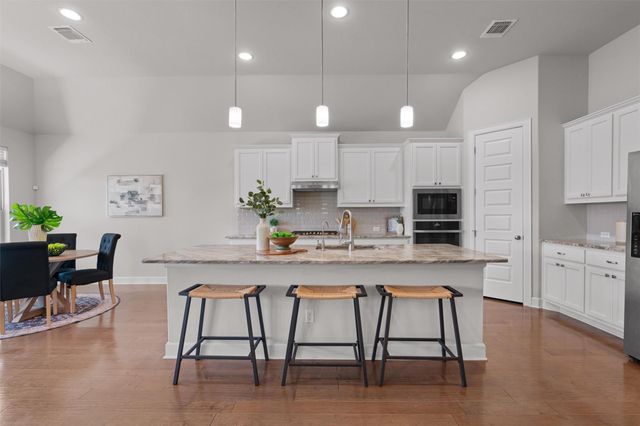 1205 Knowles DR, Hutto, TX 78634