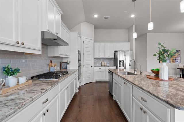 1205 Knowles DR, Hutto, TX 78634