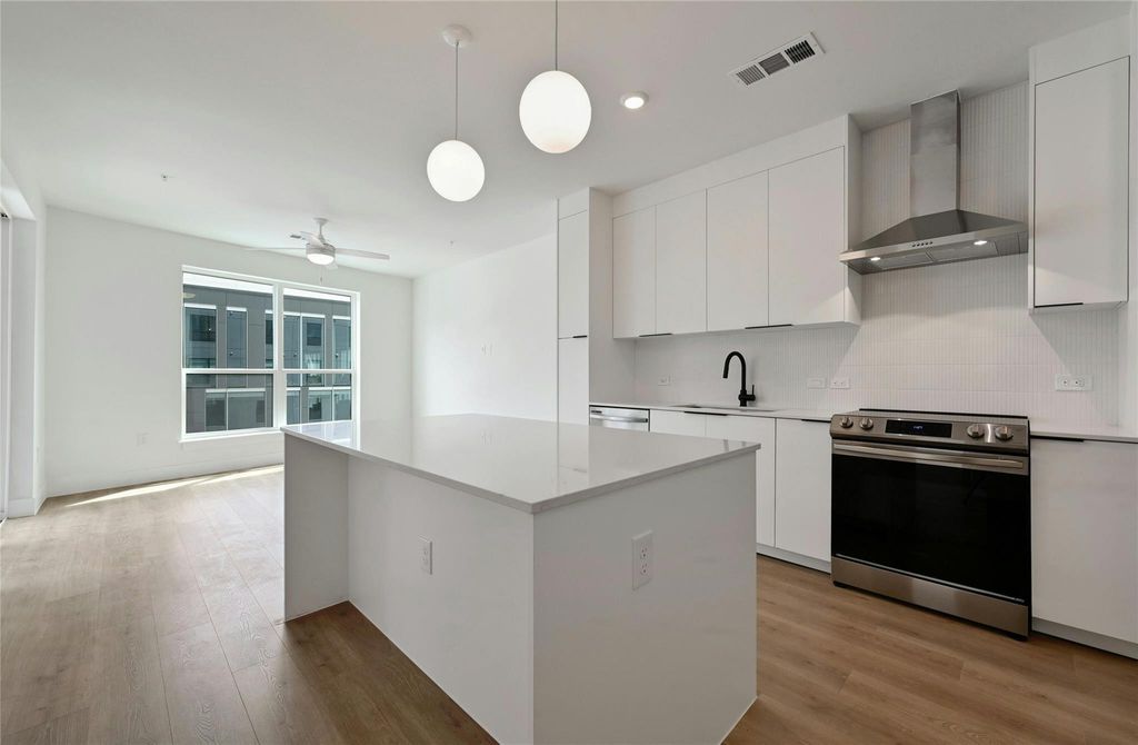 1701 Simond Ave 328, Austin, TX 78723