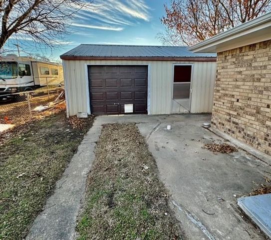 316 Jan Drive, Stratford, OK 74872