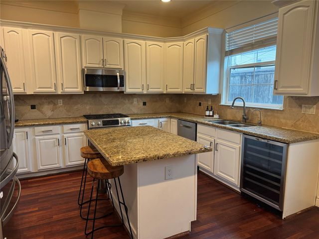 5622 Dolores Street, Houston, TX 77057