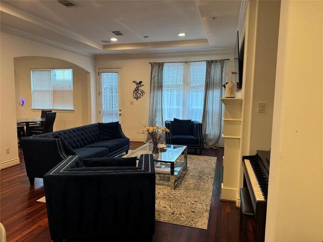 5622 Dolores Street, Houston, TX 77057