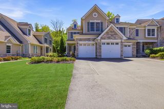 17 TREE SWALLOW DR, Princeton, NJ 08540