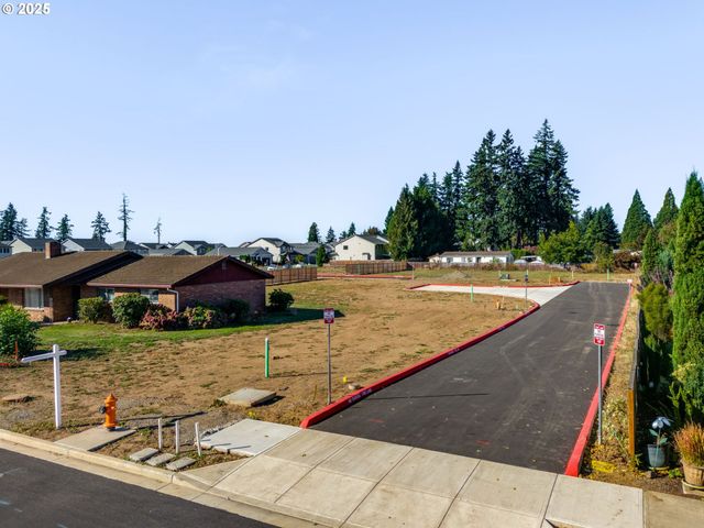 1491 S Fir St 18, Canby, OR 97013