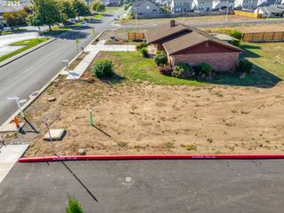 1491 S Fir St 18, Canby, OR 97013