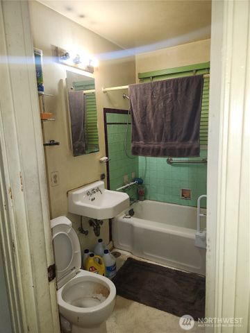3740 S 142nd Street, Tukwila, WA 98168