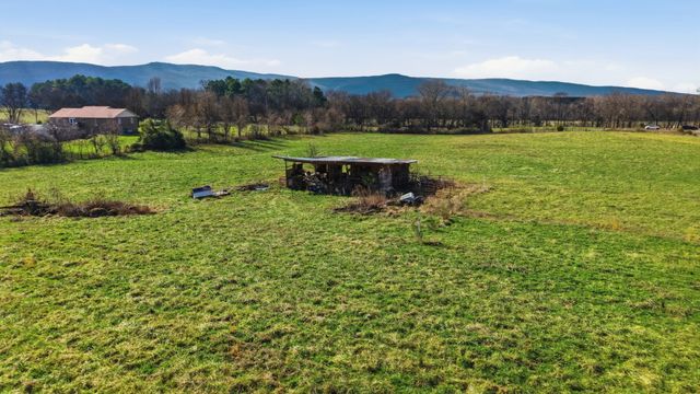 640 Dotson Cemetery Rd, Decherd, TN 37324
