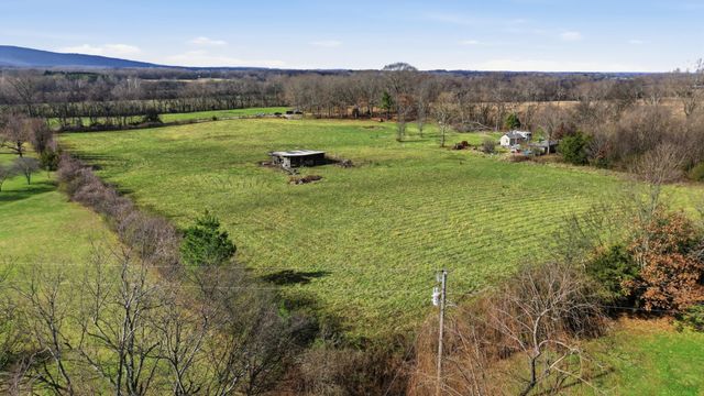 640 Dotson Cemetery Rd, Decherd, TN 37324