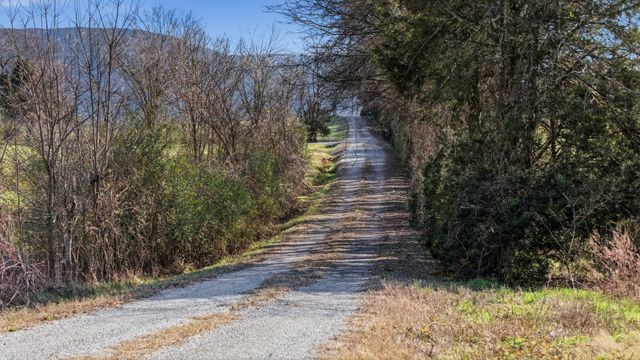 640 Dotson Cemetery Rd, Decherd, TN 37324