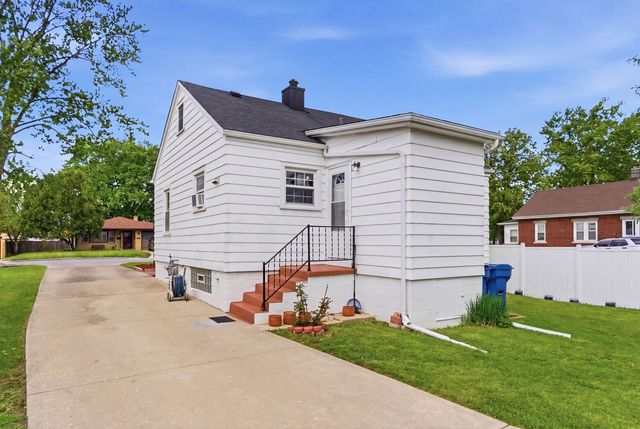 1608 N Center Street, Crest Hill, IL 60403
