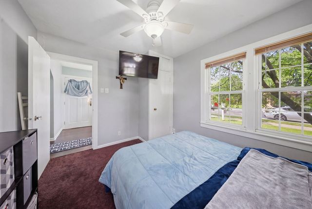 1608 N Center Street, Crest Hill, IL 60403