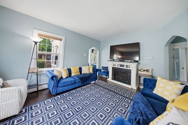 1608 N Center Street, Crest Hill, IL 60403