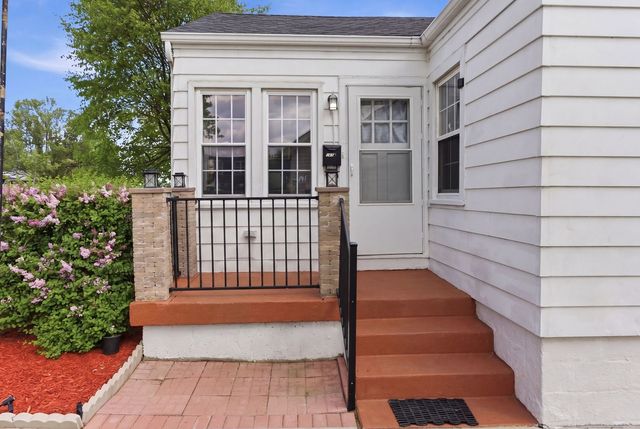 1608 N Center Street, Crest Hill, IL 60403
