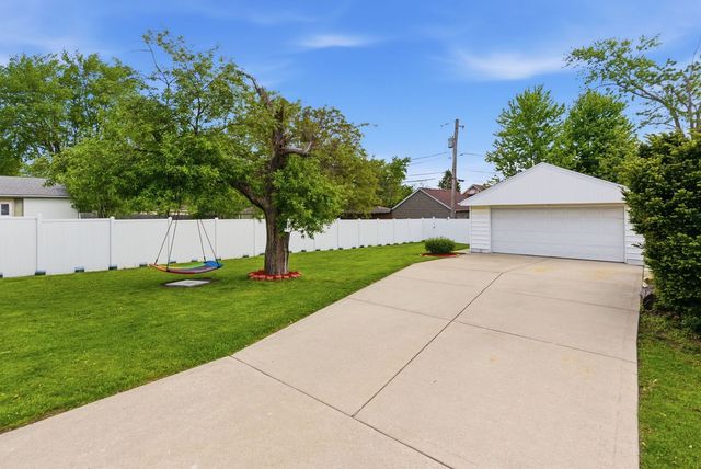 1608 N Center Street, Crest Hill, IL 60403