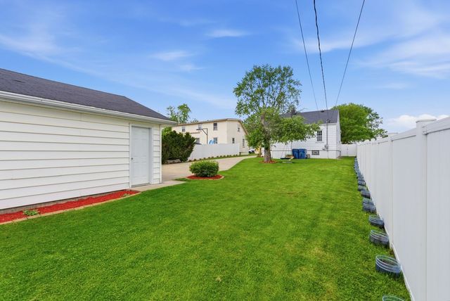 1608 N Center Street, Crest Hill, IL 60403